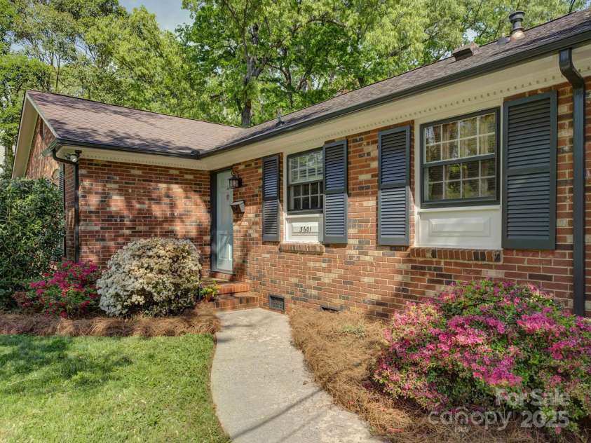 5601 Londonderry Road, Charlotte, NC 28210.  MLS# CAR4247091, YatesRealty ID 7862. Welcome to 5601 Londonderry Road