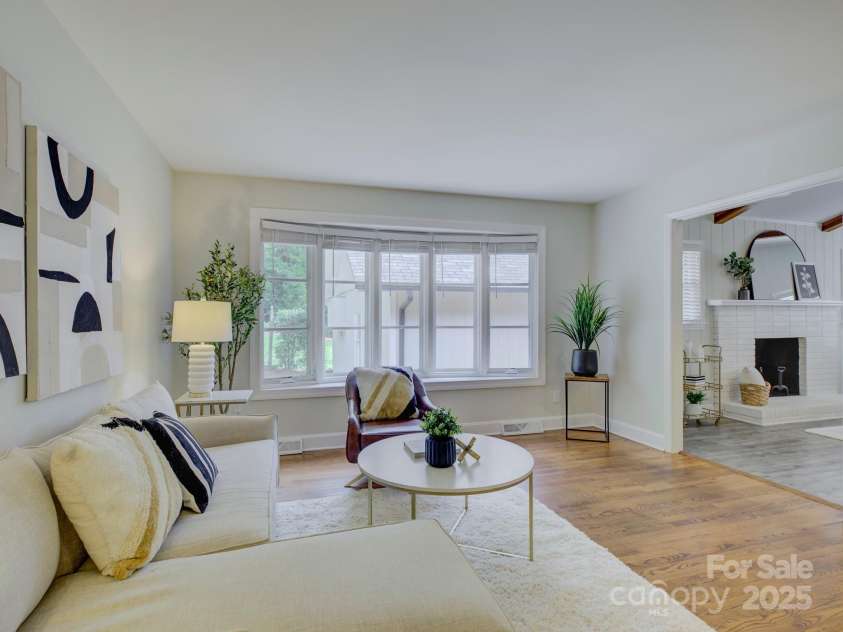 5601 Londonderry Road, Charlotte, NC 28210.  MLS# CAR4247091, YatesRealty ID 7862. Welcome to 5601 Londonderry Road