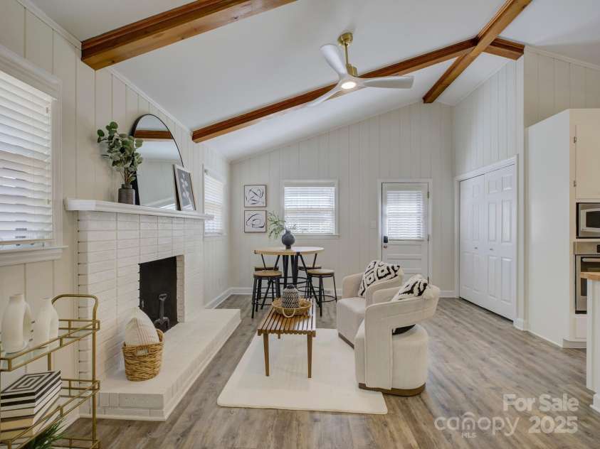 5601 Londonderry Road, Charlotte, NC 28210.  MLS# CAR4247091, YatesRealty ID 7862. Welcome to 5601 Londonderry Road