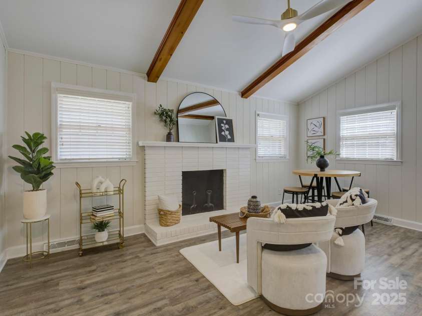 5601 Londonderry Road, Charlotte, NC 28210.  MLS# CAR4247091, YatesRealty ID 7862. Welcome to 5601 Londonderry Road