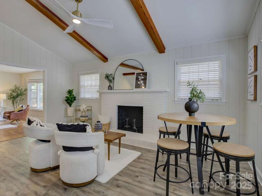 5601 Londonderry Road, Charlotte, NC 28210.  MLS# CAR4247091, YatesRealty ID 7862. Welcome to 5601 Londonderry Road