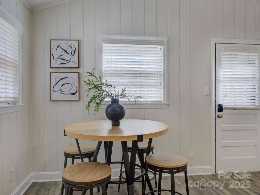 5601 Londonderry Road, Charlotte, NC 28210.  MLS# CAR4247091, YatesRealty ID 7862. Welcome to 5601 Londonderry Road