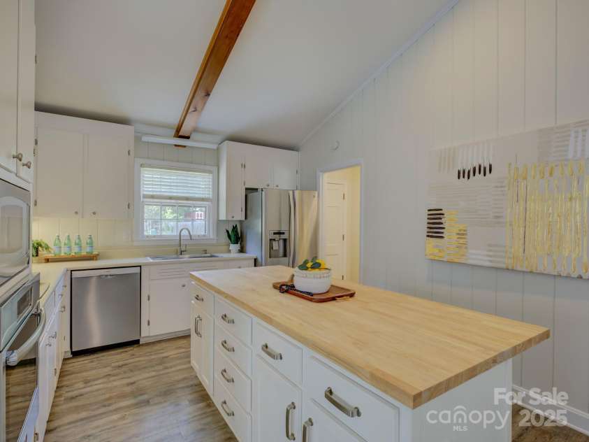 5601 Londonderry Road, Charlotte, NC 28210.  MLS# CAR4247091, YatesRealty ID 7862. Welcome to 5601 Londonderry Road