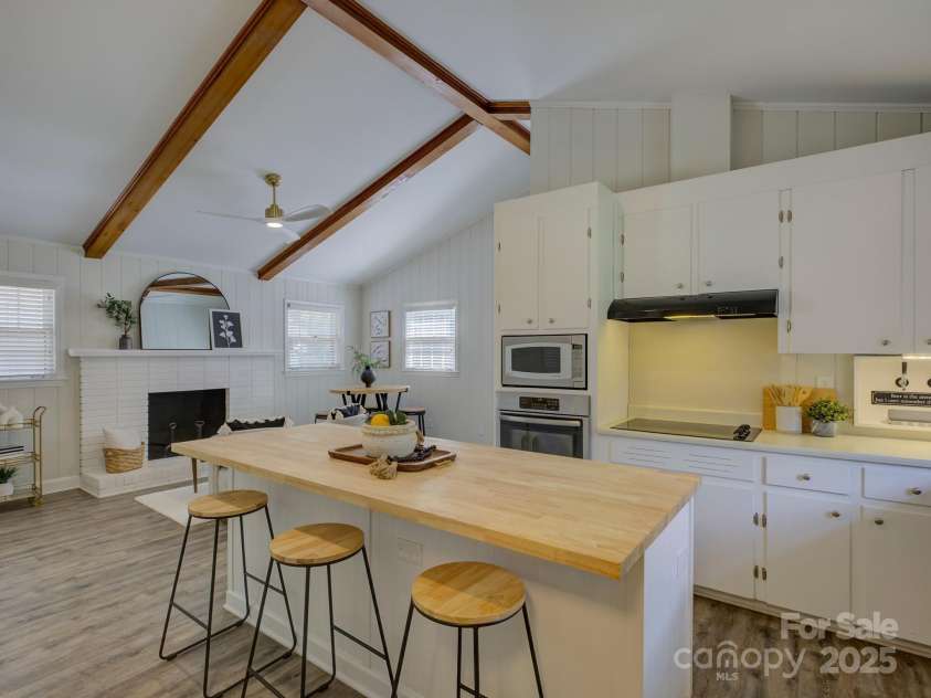 5601 Londonderry Road, Charlotte, NC 28210.  MLS# CAR4247091, YatesRealty ID 7862. Welcome to 5601 Londonderry Road