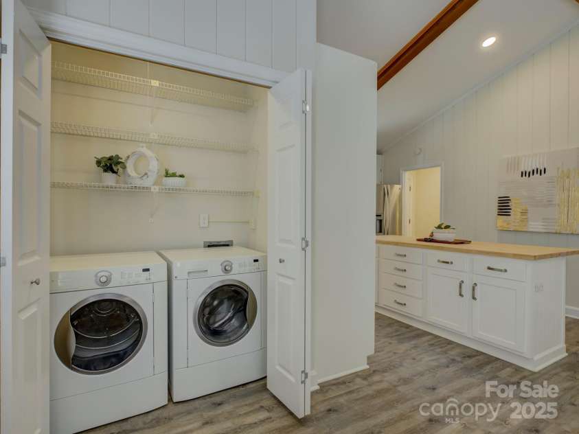 5601 Londonderry Road, Charlotte, NC 28210.  MLS# CAR4247091, YatesRealty ID 7862. Welcome to 5601 Londonderry Road