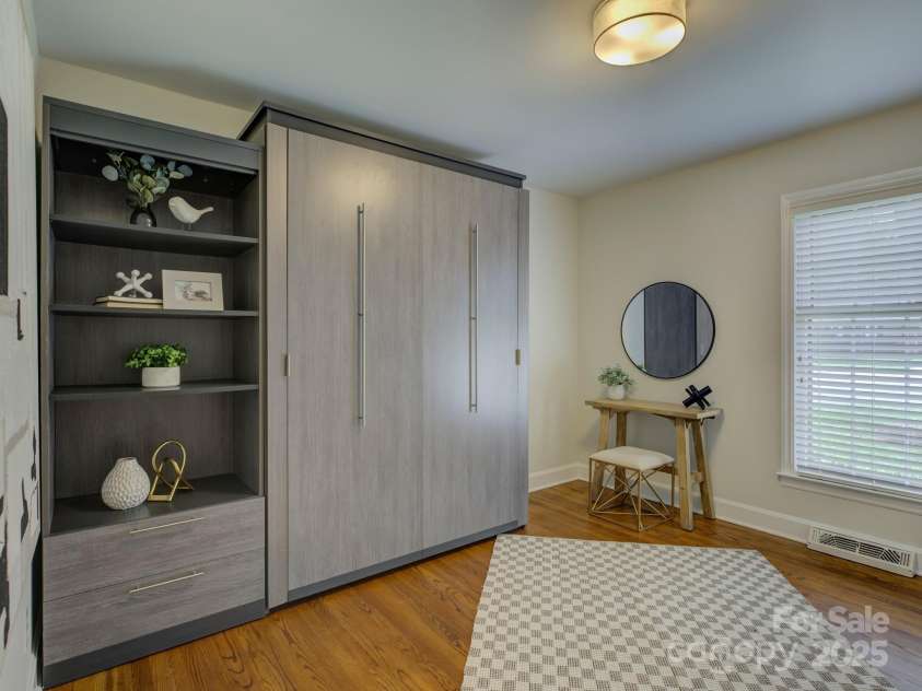 5601 Londonderry Road, Charlotte, NC 28210.  MLS# CAR4247091, YatesRealty ID 7862. Welcome to 5601 Londonderry Road