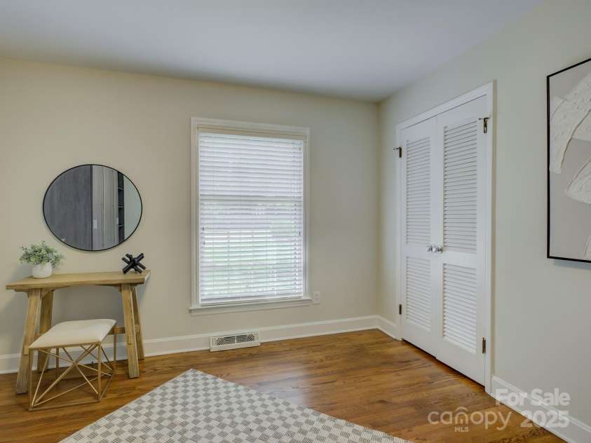 5601 Londonderry Road, Charlotte, NC 28210.  MLS# CAR4247091, YatesRealty ID 7862. Welcome to 5601 Londonderry Road