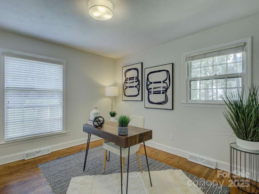 5601 Londonderry Road, Charlotte, NC 28210.  MLS# CAR4247091, YatesRealty ID 7862. Welcome to 5601 Londonderry Road