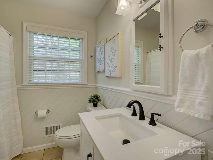 5601 Londonderry Road, Charlotte, NC 28210.  MLS# CAR4247091, YatesRealty ID 7862. Welcome to 5601 Londonderry Road