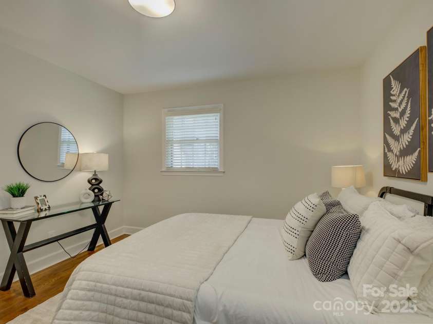 5601 Londonderry Road, Charlotte, NC 28210.  MLS# CAR4247091, YatesRealty ID 7862. Welcome to 5601 Londonderry Road