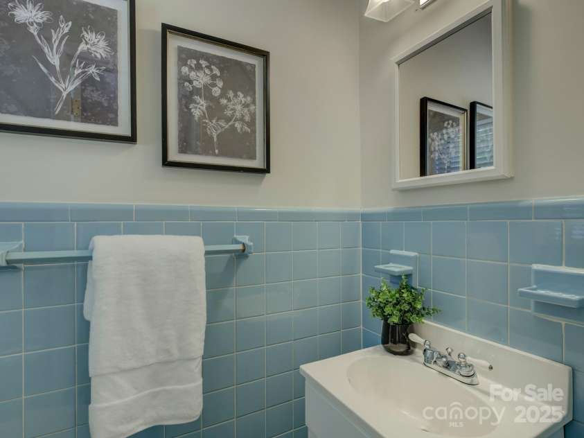 5601 Londonderry Road, Charlotte, NC 28210.  MLS# CAR4247091, YatesRealty ID 7862. Welcome to 5601 Londonderry Road