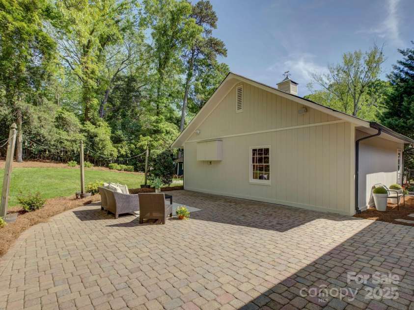 5601 Londonderry Road, Charlotte, NC 28210.  MLS# CAR4247091, YatesRealty ID 7862. Welcome to 5601 Londonderry Road