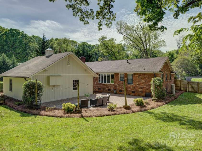 5601 Londonderry Road, Charlotte, NC 28210.  MLS# CAR4247091, YatesRealty ID 7862. Welcome to 5601 Londonderry Road