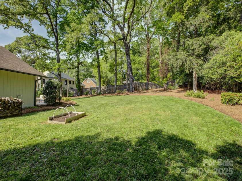 5601 Londonderry Road, Charlotte, NC 28210.  MLS# CAR4247091, YatesRealty ID 7862. Welcome to 5601 Londonderry Road