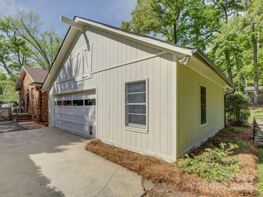 5601 Londonderry Road, Charlotte, NC 28210.  MLS# CAR4247091, YatesRealty ID 7862. Welcome to 5601 Londonderry Road