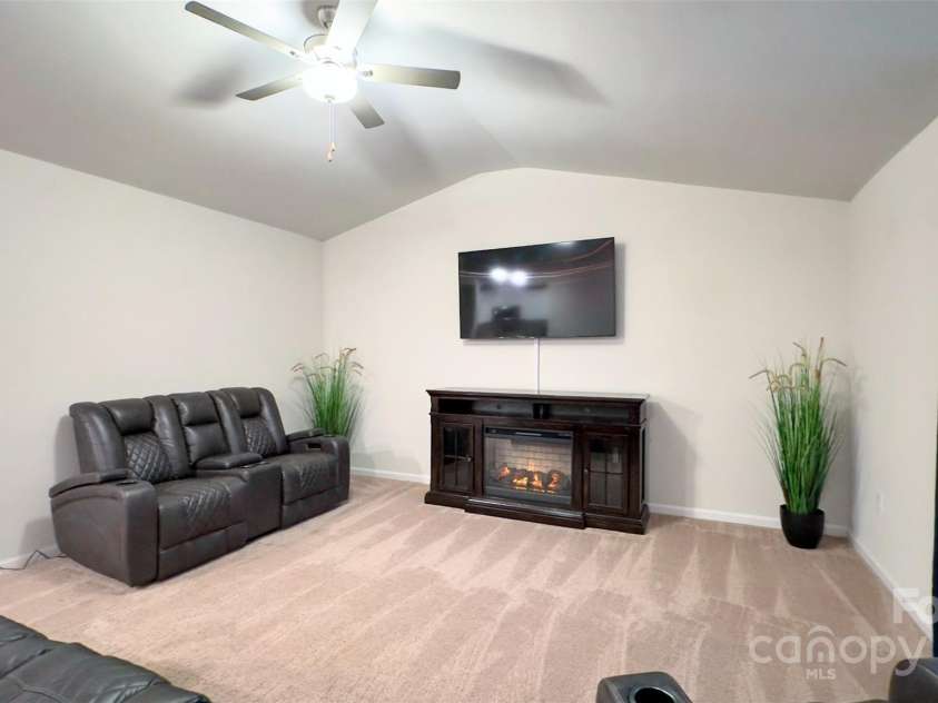 1401 Nia Road, Charlotte, NC 28215.  MLS# CAR4210174, YatesRealty ID 7864. 