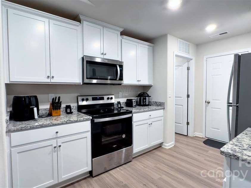 1401 Nia Road, Charlotte, NC 28215.  MLS# CAR4210174, YatesRealty ID 7864. 