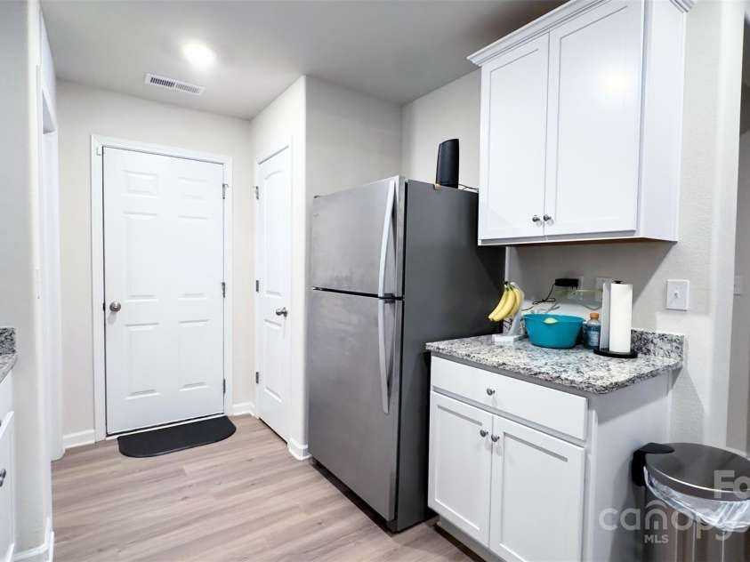 1401 Nia Road, Charlotte, NC 28215.  MLS# CAR4210174, YatesRealty ID 7864. 