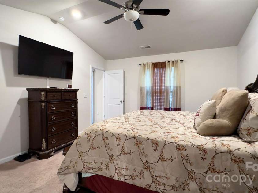 1401 Nia Road, Charlotte, NC 28215.  MLS# CAR4210174, YatesRealty ID 7864. 