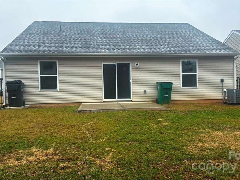 1401 Nia Road, Charlotte, NC 28215.  MLS# CAR4210174, YatesRealty ID 7864. 