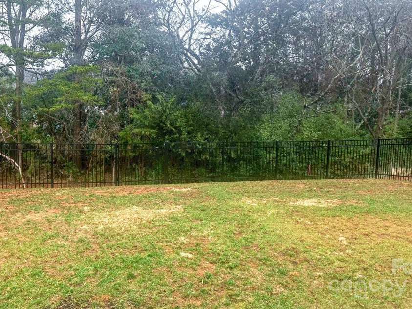 1401 Nia Road, Charlotte, NC 28215.  MLS# CAR4210174, YatesRealty ID 7864. 