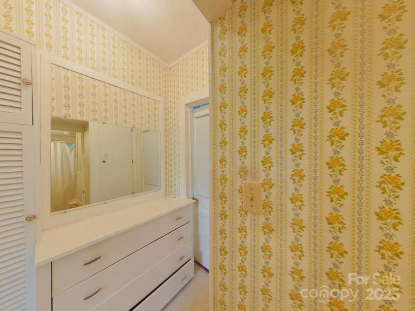 224 McClain Street, York, SC 29745.  MLS# CAR4242431, YatesRealty ID 7865. Dressing area