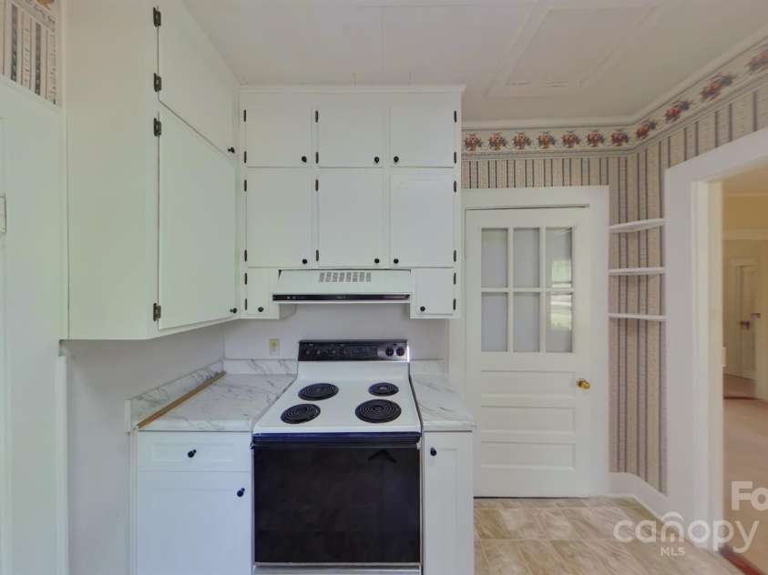 224 McClain Street, York, SC 29745.  MLS# CAR4242431, YatesRealty ID 7865. Kitchen