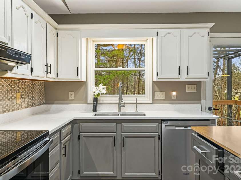 101 Timberleaf Court, Fletcher, NC 28732.  MLS# CAR4230546, YatesRealty ID 7866. 