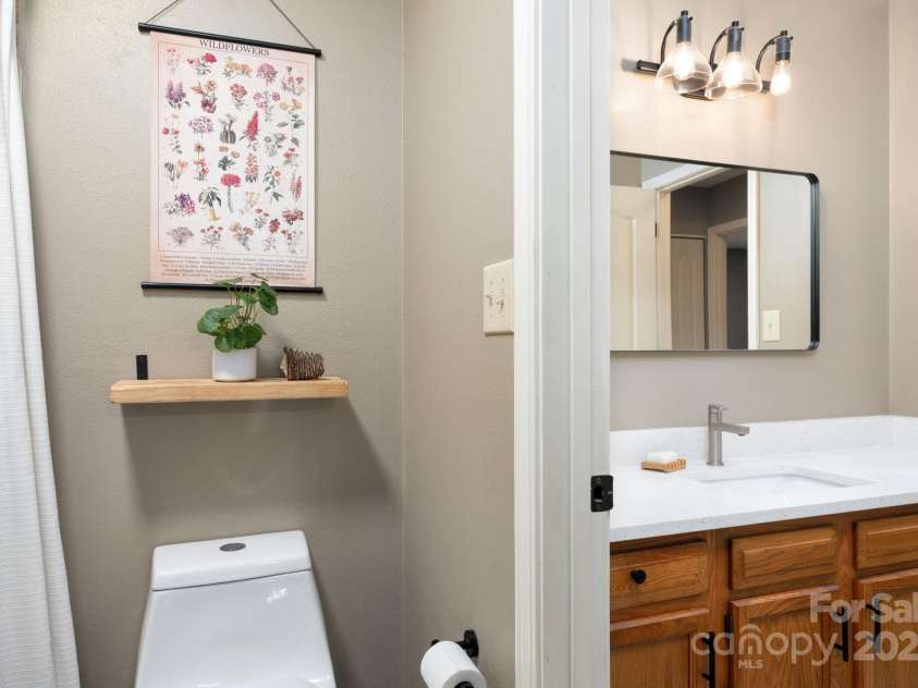 101 Timberleaf Court, Fletcher, NC 28732.  MLS# CAR4294041, YatesRealty ID 7866. Ensuite bathroom 