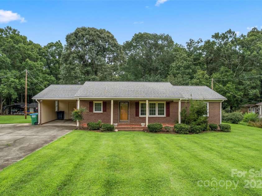 320 Forest Park Drive, Denton, NC 27239.  MLS# CAR4292662, YatesRealty ID 7866. 