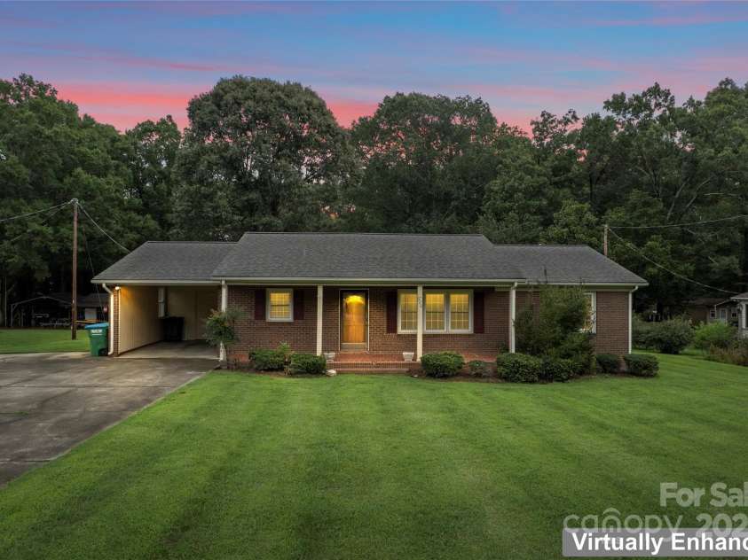 320 Forest Park Drive, Denton, NC 27239.  MLS# CAR4292662, YatesRealty ID 7866. 