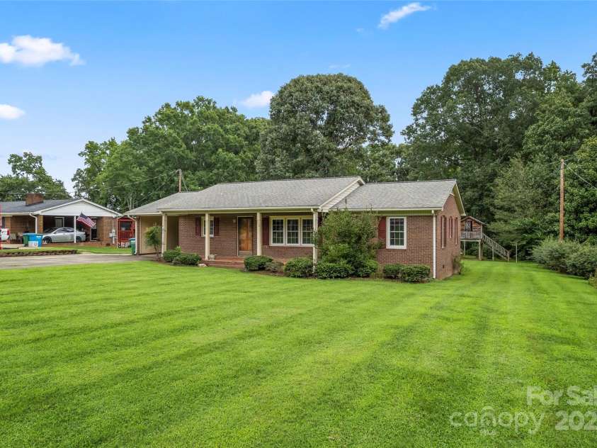 320 Forest Park Drive, Denton, NC 27239.  MLS# CAR4292662, YatesRealty ID 7866. 