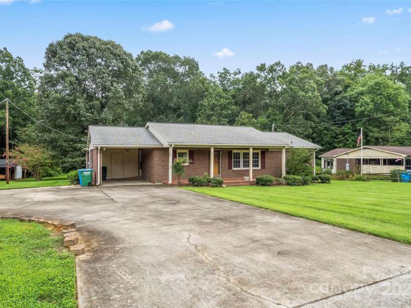 320 Forest Park Drive, Denton, NC 27239.  MLS# CAR4292662, YatesRealty ID 7866. 