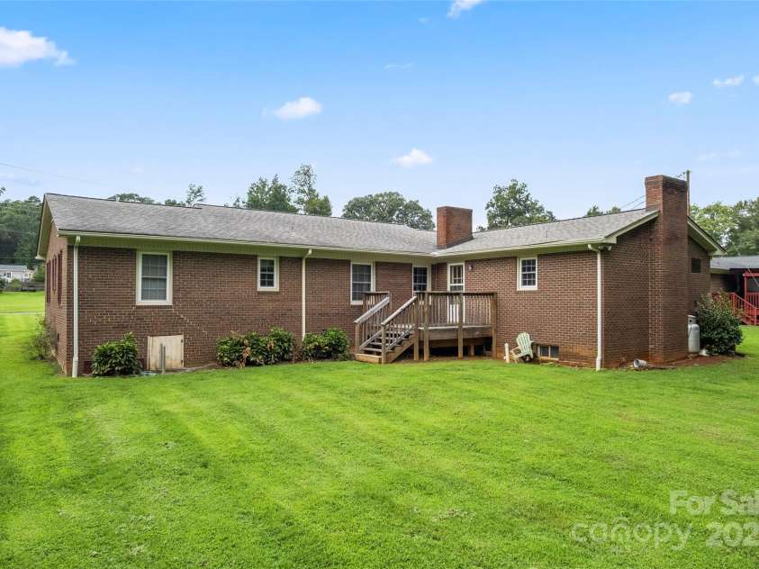 320 Forest Park Drive, Denton, NC 27239.  MLS# CAR4292662, YatesRealty ID 7866. 