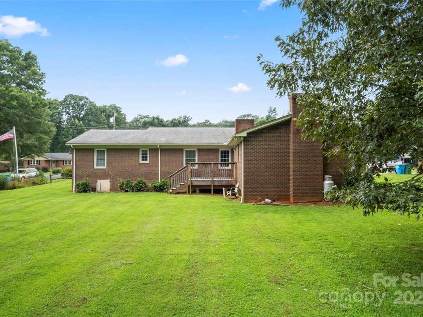 320 Forest Park Drive, Denton, NC 27239.  MLS# CAR4292662, YatesRealty ID 7866. 