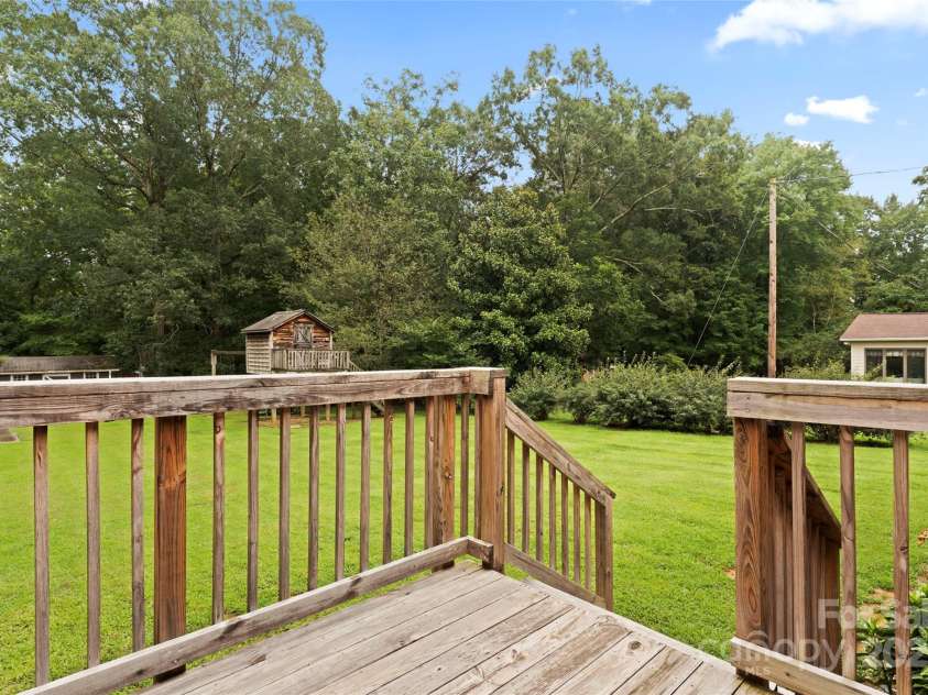 320 Forest Park Drive, Denton, NC 27239.  MLS# CAR4292662, YatesRealty ID 7866. 