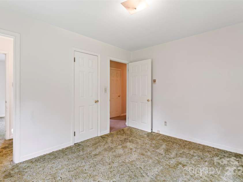 320 Forest Park Drive, Denton, NC 27239.  MLS# CAR4292662, YatesRealty ID 7866. 