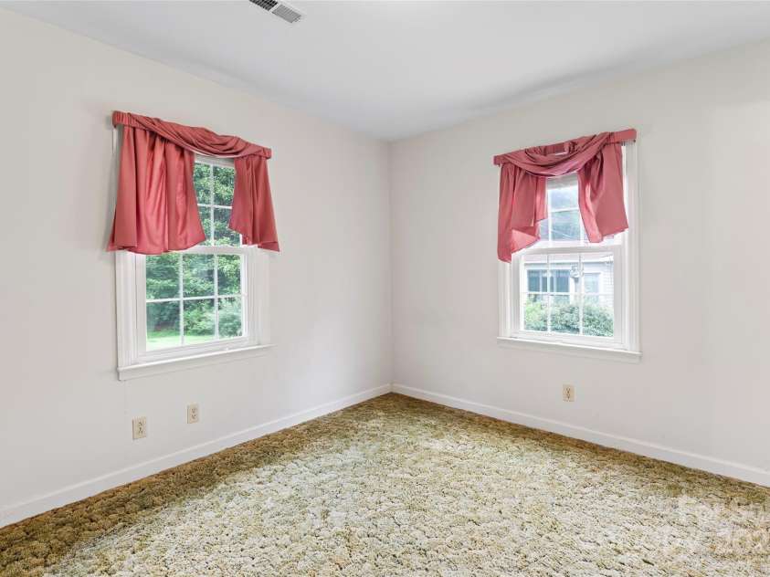 320 Forest Park Drive, Denton, NC 27239.  MLS# CAR4292662, YatesRealty ID 7866. 