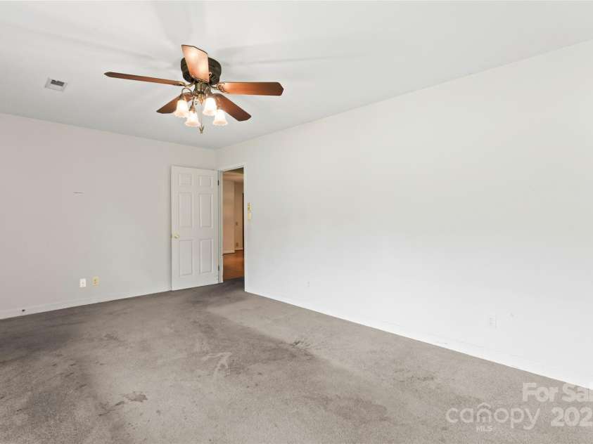 320 Forest Park Drive, Denton, NC 27239.  MLS# CAR4292662, YatesRealty ID 7866. 