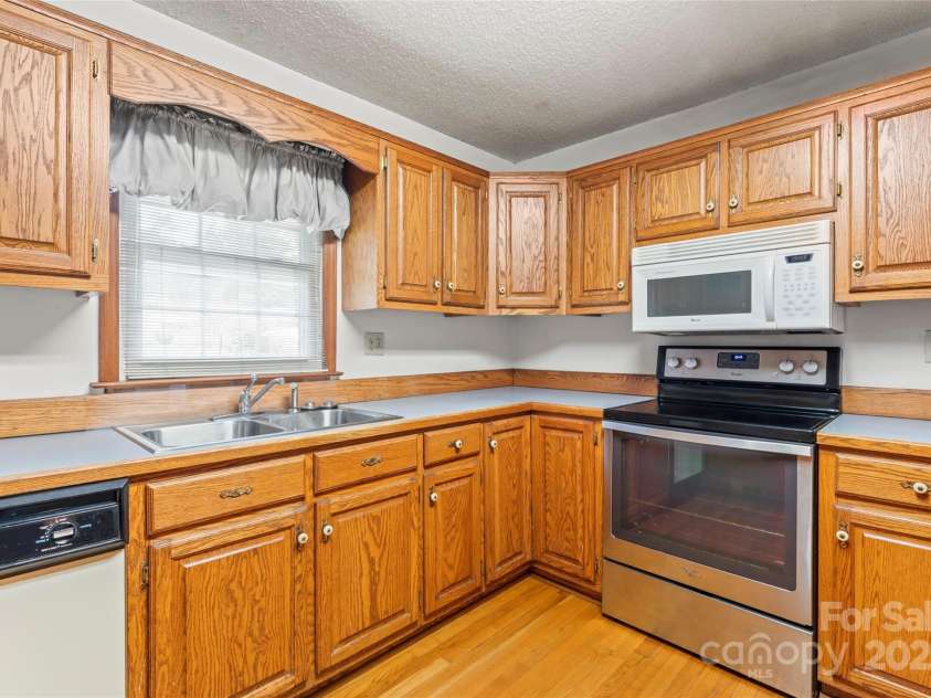 320 Forest Park Drive, Denton, NC 27239.  MLS# CAR4292662, YatesRealty ID 7866. 