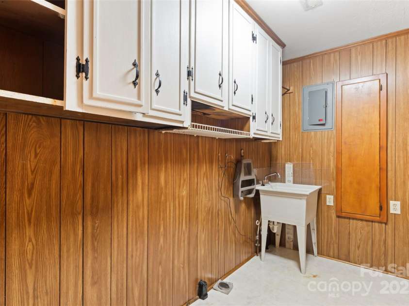320 Forest Park Drive, Denton, NC 27239.  MLS# CAR4292662, YatesRealty ID 7866. 
