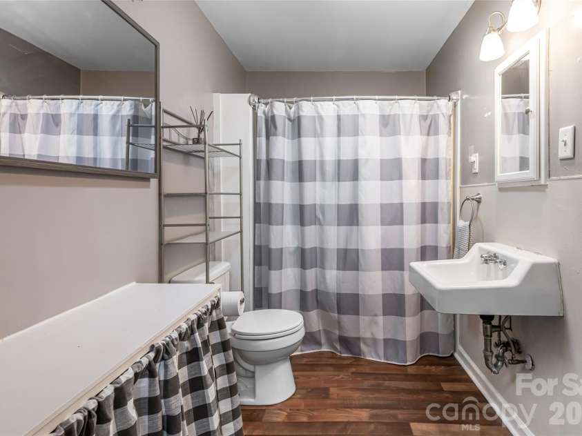 345 Lower Grassy Branch Road, Asheville, NC 28805.  MLS# CAR4364075, YatesRealty ID 7867. Bathroom 1