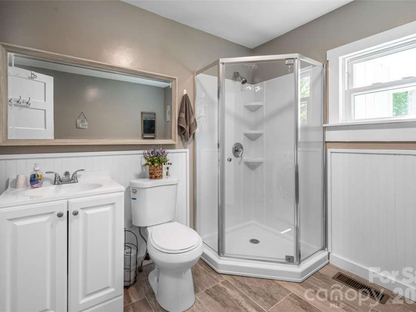 345 Lower Grassy Branch Road, Asheville, NC 28805.  MLS# CAR4364075, YatesRealty ID 7867. Bathroom 2