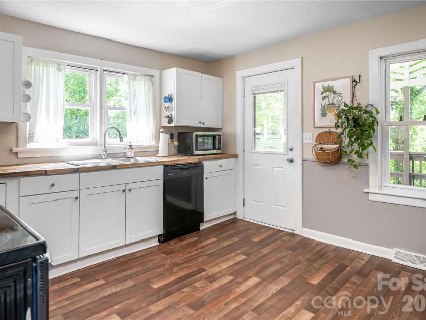 345 Lower Grassy Branch Road, Asheville, NC 28805.  MLS# CAR4364075, YatesRealty ID 7867. Kitchen