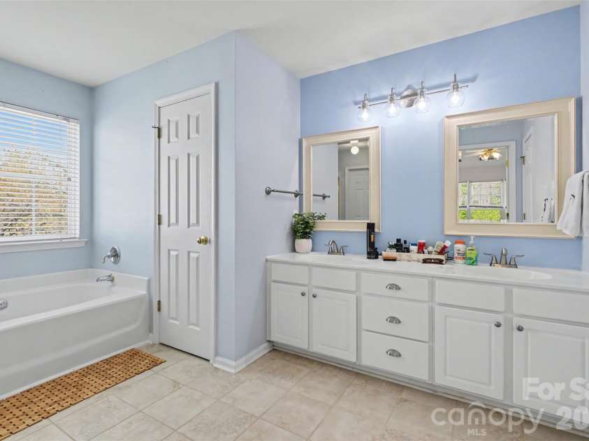 5919 Cambellton Drive, Charlotte, NC 28269.  MLS# CAR4361206, YatesRealty ID 7868. 