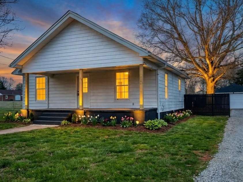 102 Watterson Street, Kings Mountain, NC 28086.  MLS# CAR4333683, YatesRealty ID 7869. 