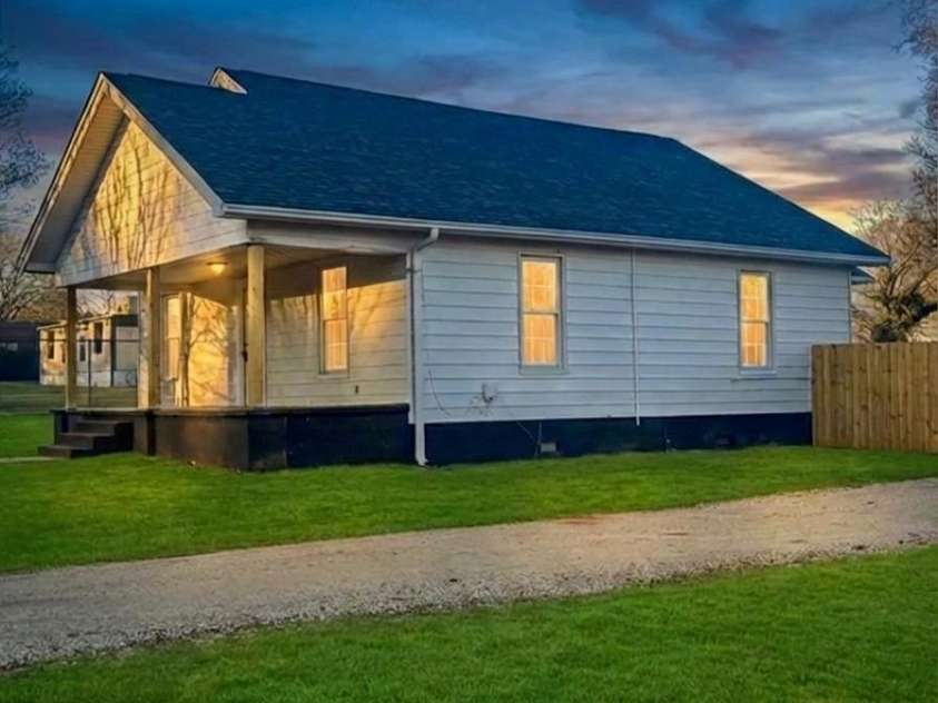 102 Watterson Street, Kings Mountain, NC 28086.  MLS# CAR4333683, YatesRealty ID 7869. 