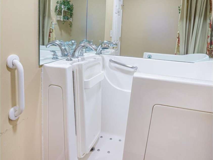 96 Grist Mill Drive, Hendersonville, NC 28739.  MLS# CAR4243943, YatesRealty ID 7869. 