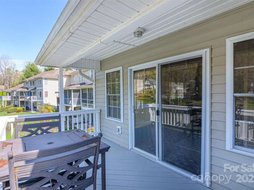 96 Grist Mill Drive, Hendersonville, NC 28739.  MLS# CAR4243943, YatesRealty ID 7869. 