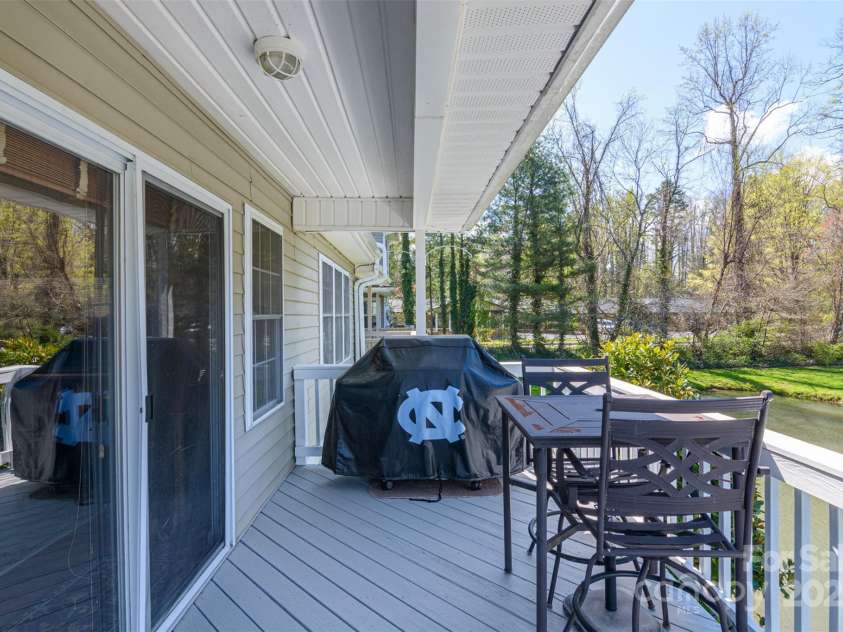 96 Grist Mill Drive, Hendersonville, NC 28739.  MLS# CAR4243943, YatesRealty ID 7869. 